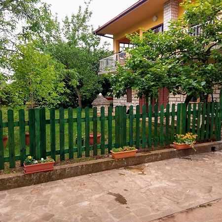 Apartment Sanja Near The Sea, Spacious And Green :) プーラ エクステリア 写真